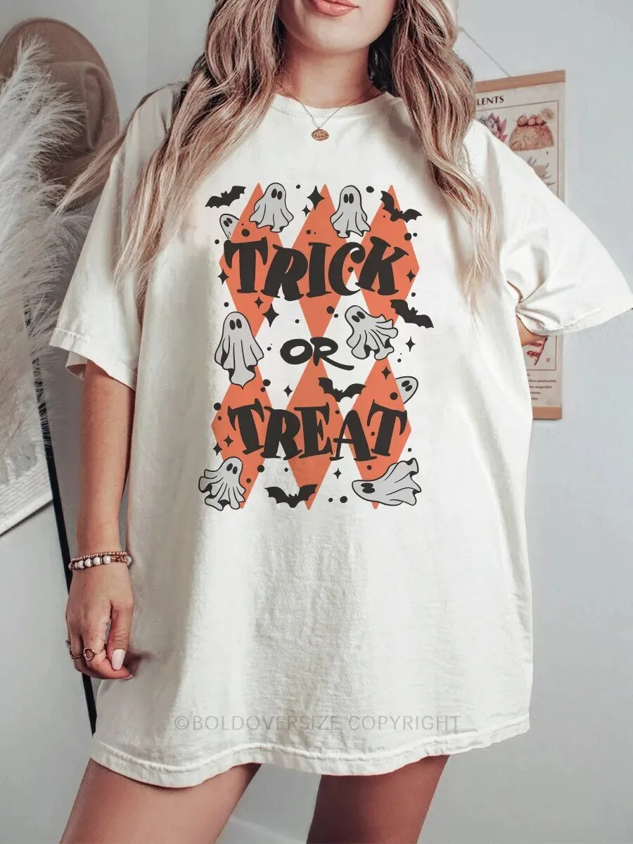 Vintage Trick Or Treat Halloween Ghosts and Bats Cream T-Shirt